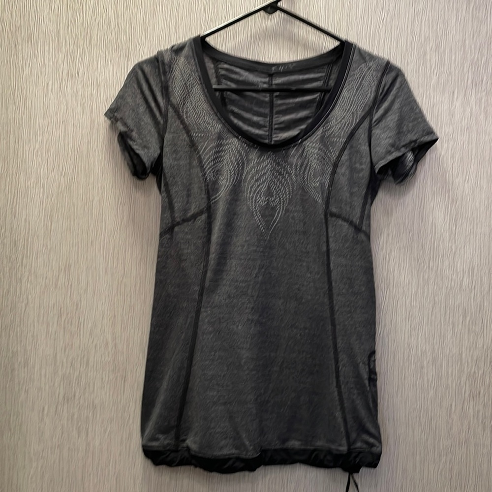 Lululemon Run: Silver Bullet Short Sleeve Tech Size 4, Heathered Black. P63